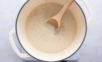 добавляем молоко и крем-суп
