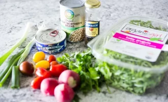 ингредиенты для салата с тунцом и фасолью