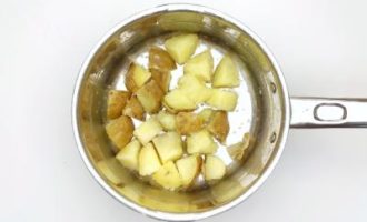 добавляем масло в картошку